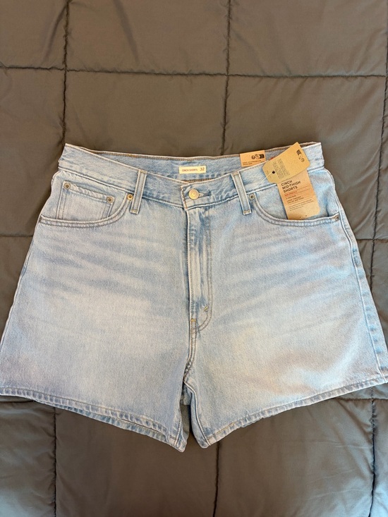 Levi's Pants - Levi’s Cinch Shorts Size 32 NWT